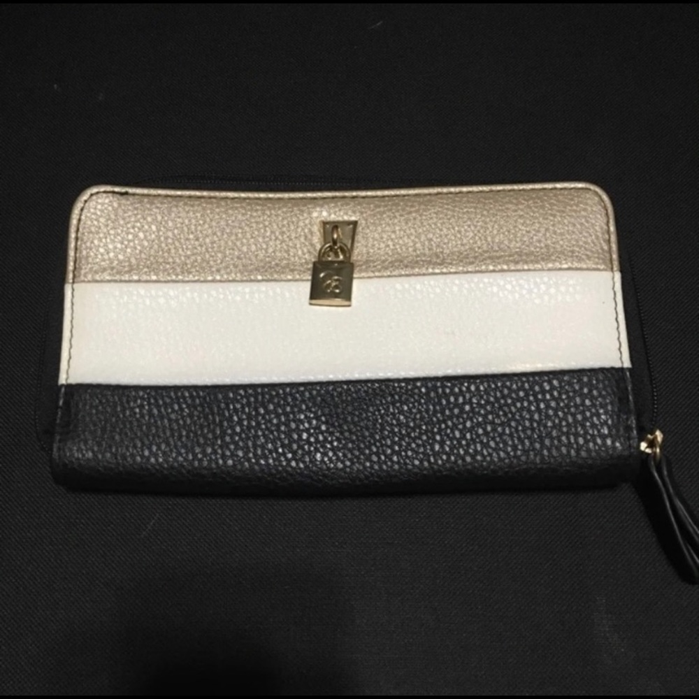 Jessica Simpson wallet